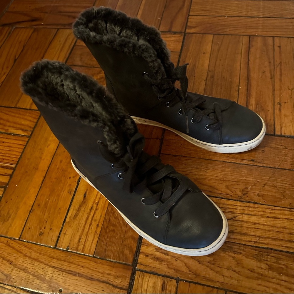 UGG Croft Luxe Quilt Black Ankle Boot Winter Boots Sneaker, Women's 8.5